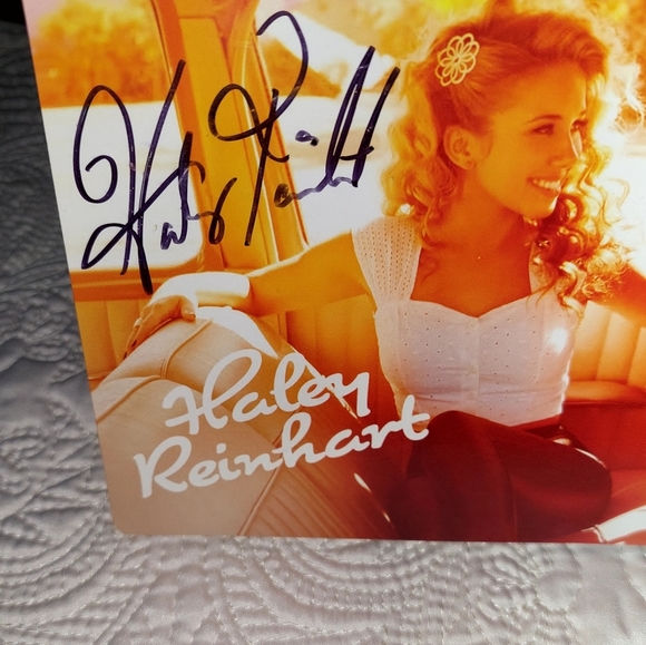 Haley Reinhart Signed PostCard Booklet - New - Picture 2 of 10